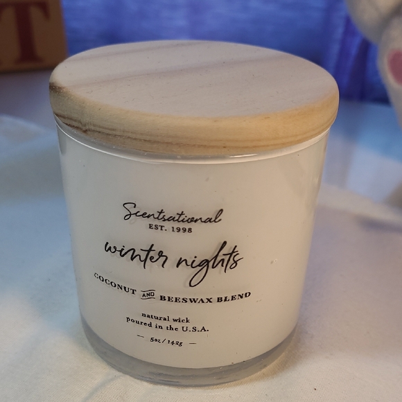 Sentsational Winter Nights Candle - Coconut & Beeswax Blend - Picture 1 of 4